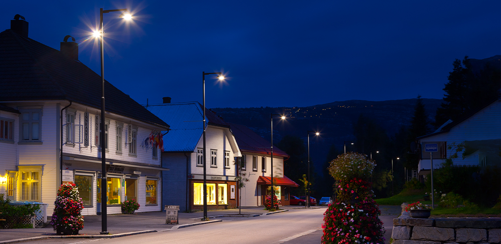 Illuminazione LED a risparmio energetico su strade cittadine e residenziali - DELOS - AEC Illuminazione