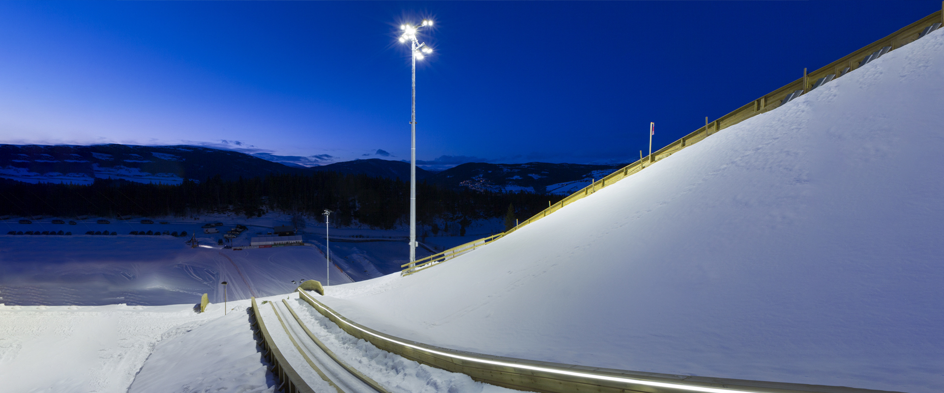 Faro LED ad alta potenza per grandi aree.