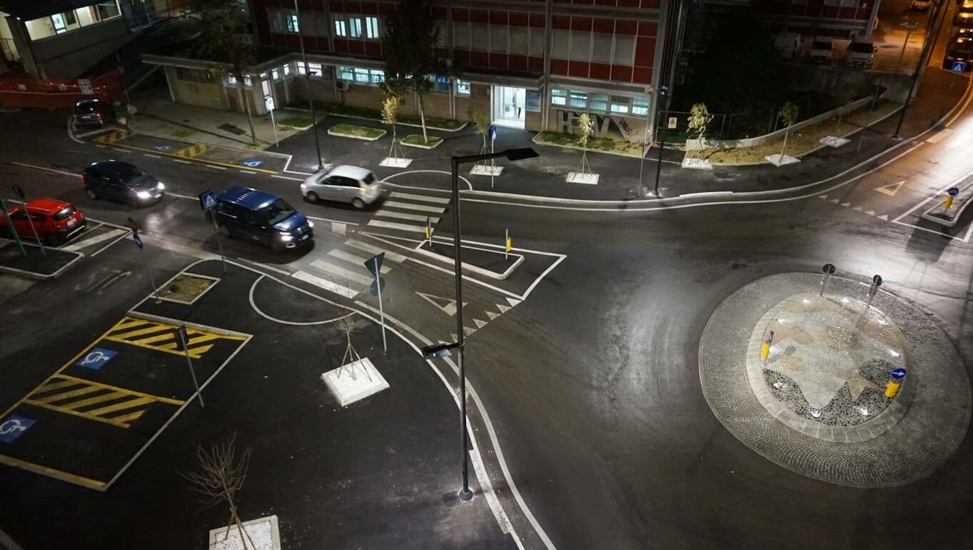 Soluzioni per illuminazione pubblica a LED di strade, vie del centro e piazze