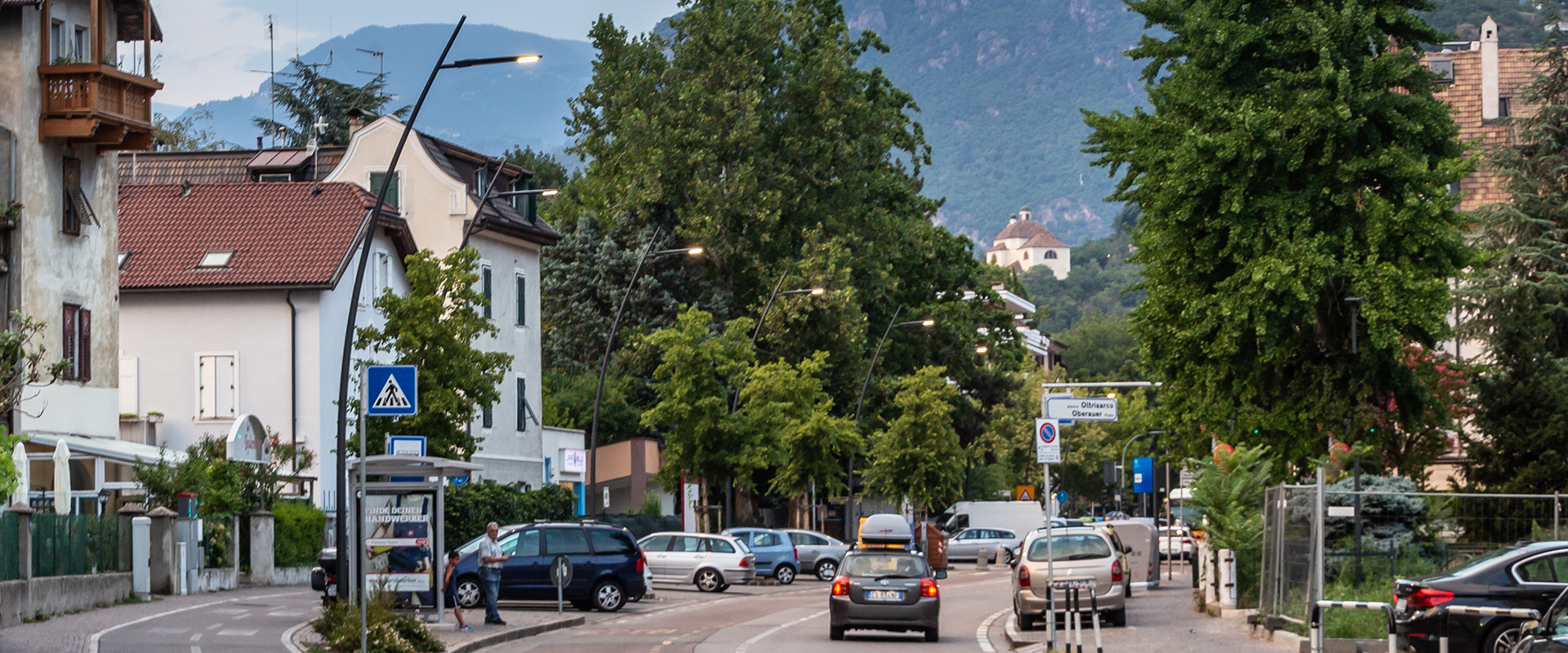 Lampione a LED per arredo urbano. Efficiente illuminazione LED di strade urbane, vie e centri città.