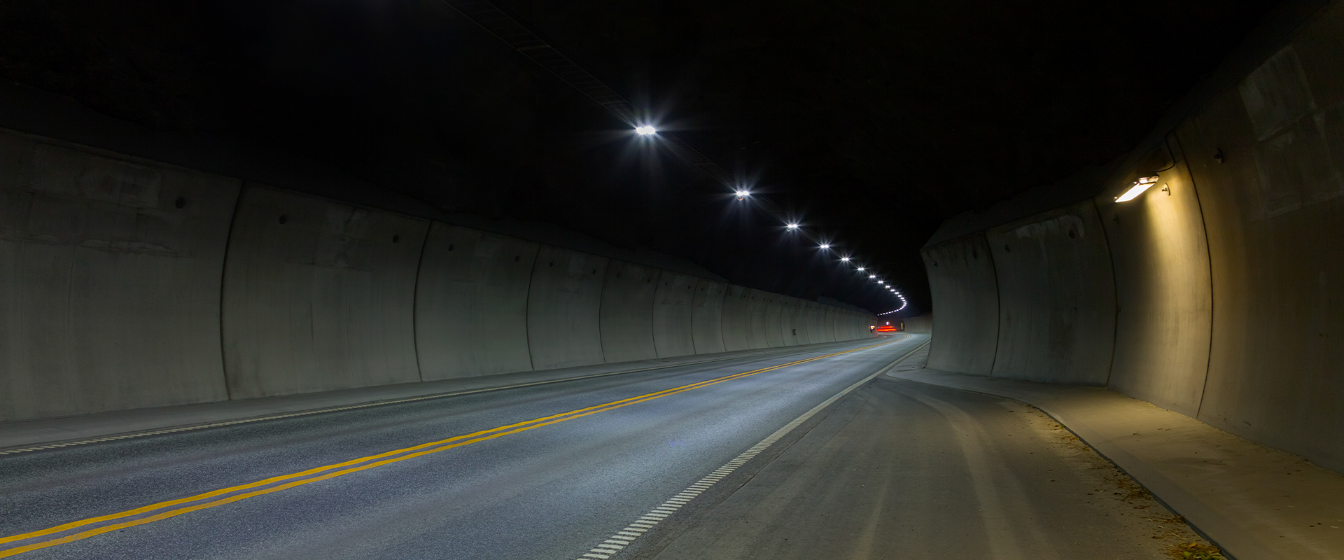 Faro per illuminazione di tunnel