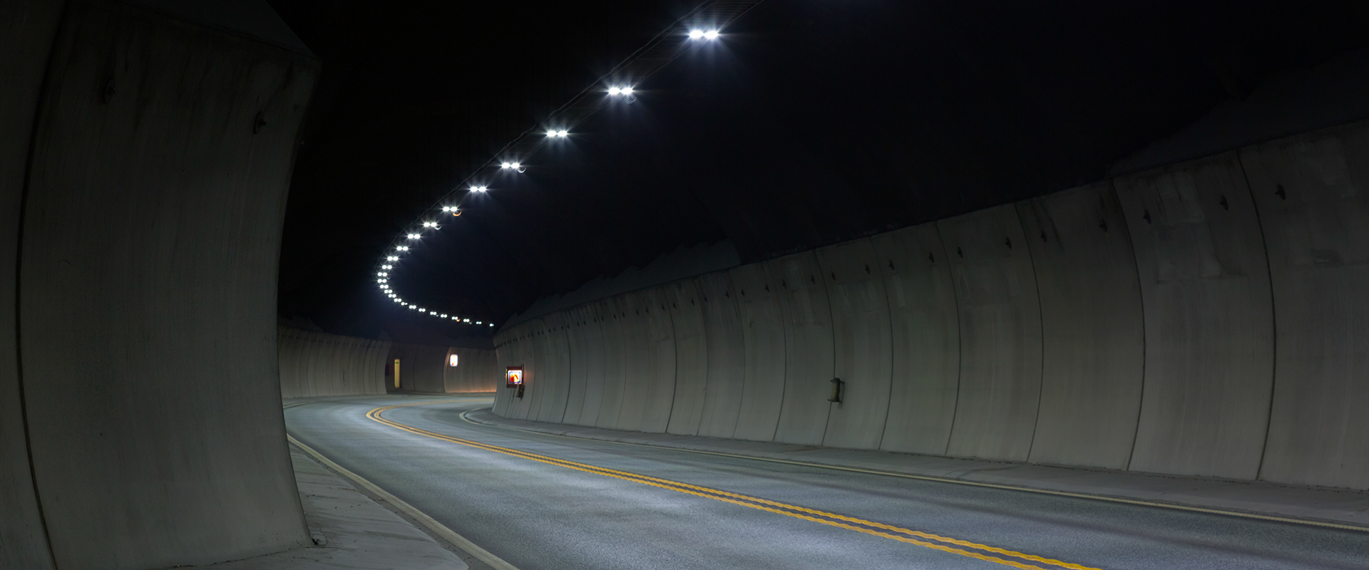 Faro per illuminazione di tunnel