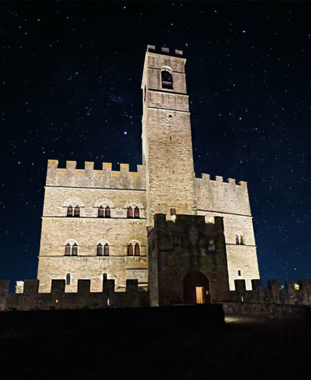 Illuminazione architetturale facciata castello di poppi - AEC Illuminazione