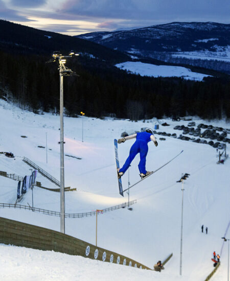 Illuminazione a LED di piste di salto con gli sci